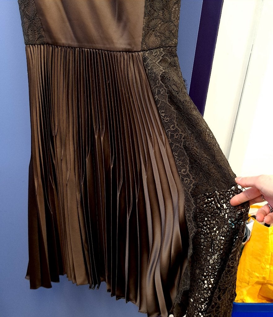 Karen Millen jurk bijzonder plissée, kant, asymmetr XS 38117, Karen Millen, Karen Millen, Bruin, .