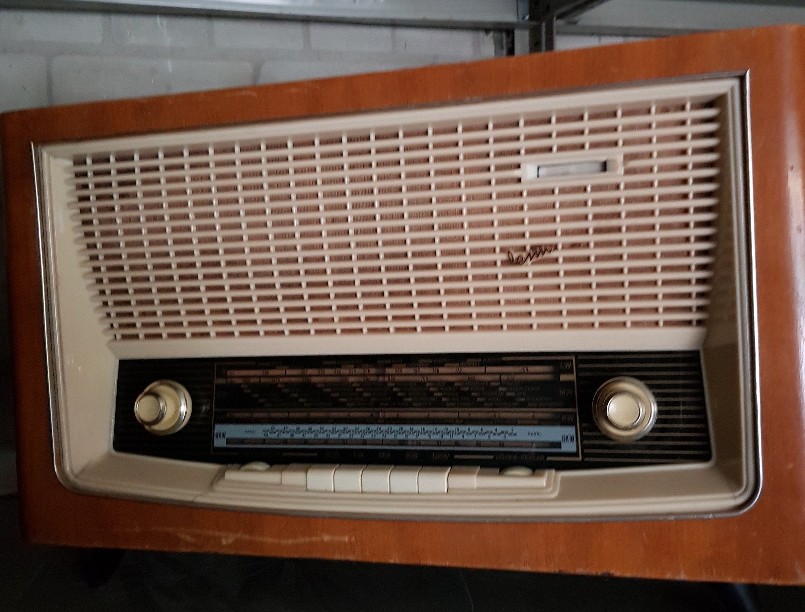 Buizenradio spelend en compleet, Ophalen