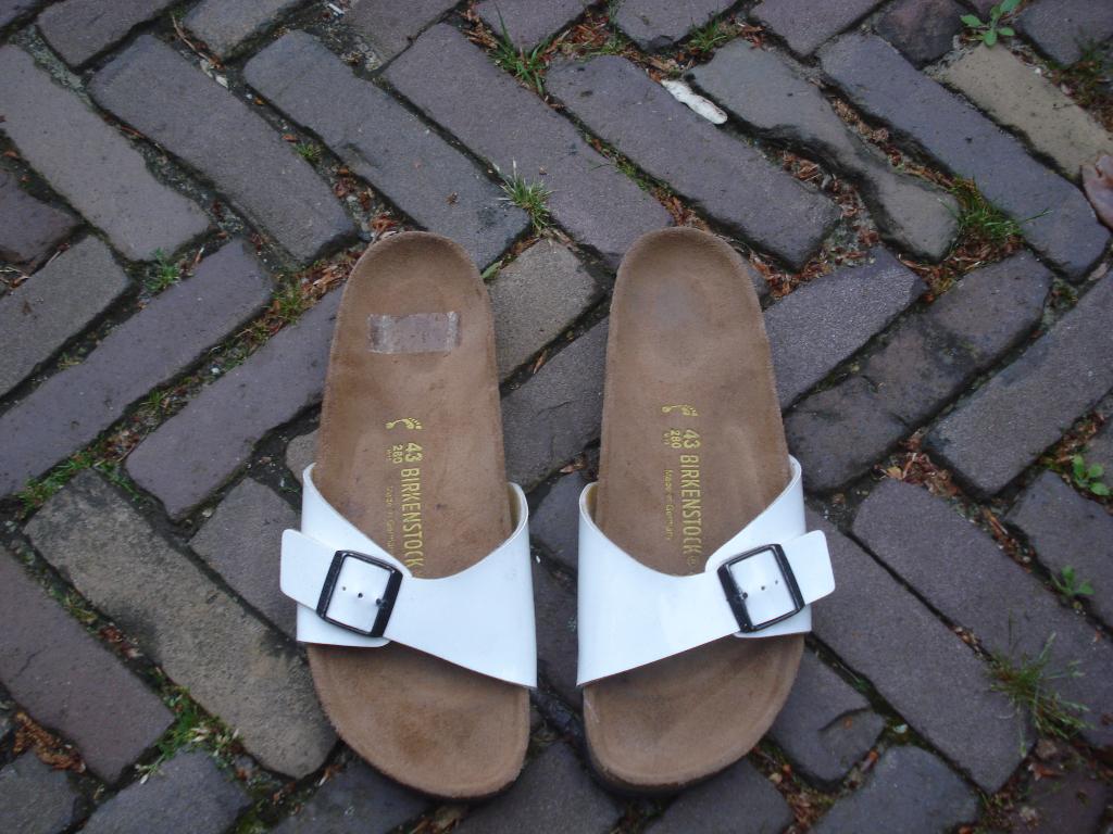 BIRKENSTOCK MADRID WIT 43 NU GRATIS VERZENDING PER POST, Kleding | Dames, Schoenen, Slippers, Verzenden, Wit, Nieuw