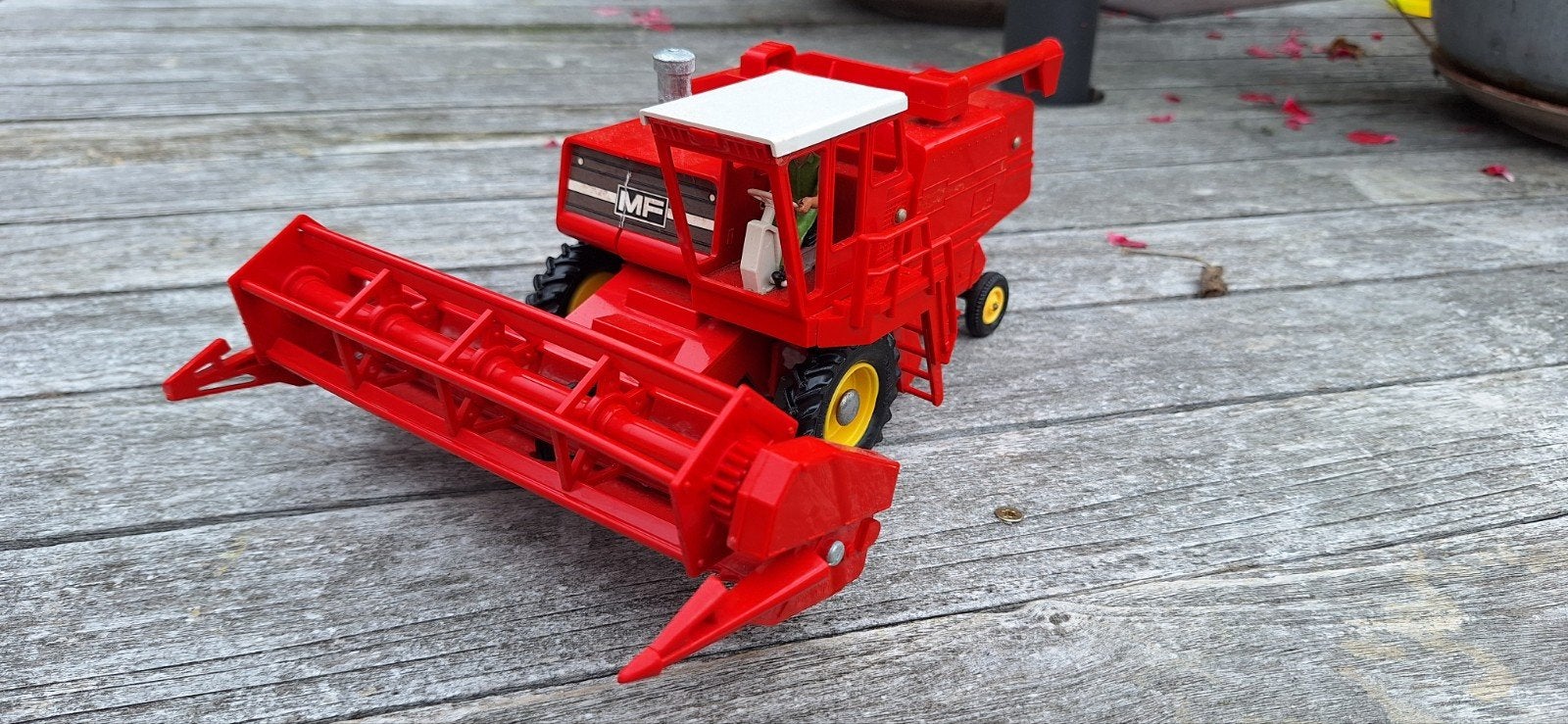 Britains Massey Ferguson Combine Harvester 1978, Kinderen en Baby's, Speelgoed | Speelgoedvoertuigen, Ophalen of Verzenden, Gebruikt