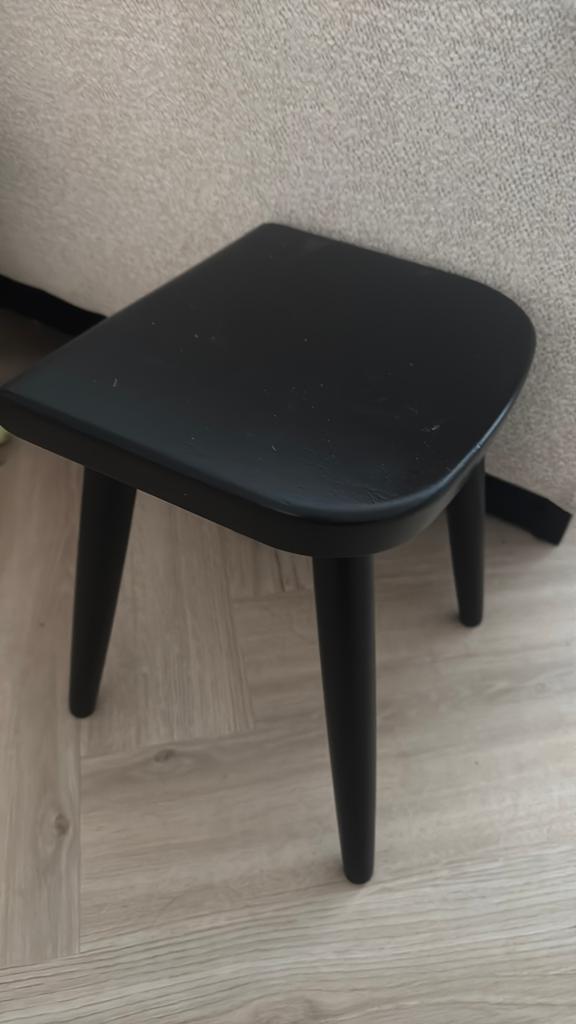 Zwarte houten kruk, Ophalen of Verzenden, Zo goed als nieuw, Hout