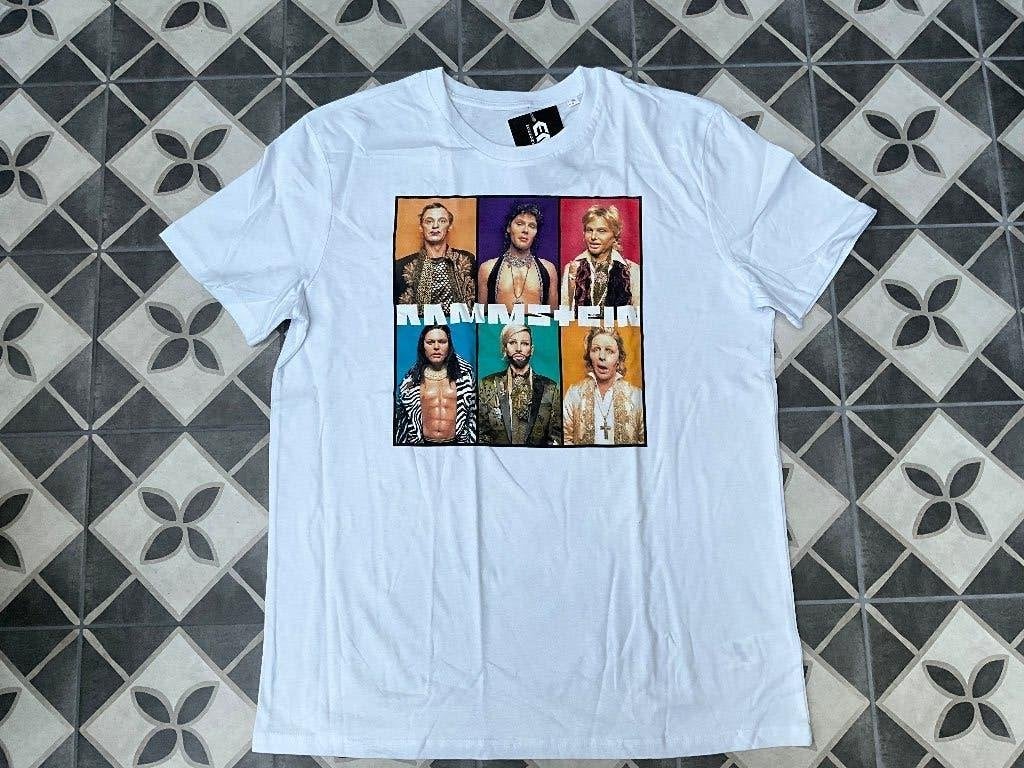 T-shirt van Rammstein.  Zick Zack  Maat XXXL  nieuw, Nieuw, Ophalen of Verzenden, Kleding, T-shirt van Rammstein.  Zick Zack  Maat XXXL  nieuw  verzenden mogelijk, het word goed verpakt maar op eigen risico