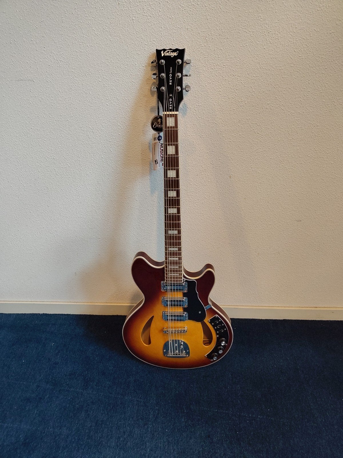 Vintage REVO Custom Supreme Baritone VI (Sunburst) NIEUW, Muziek en Instrumenten, Ophalen, Zo goed als nieuw