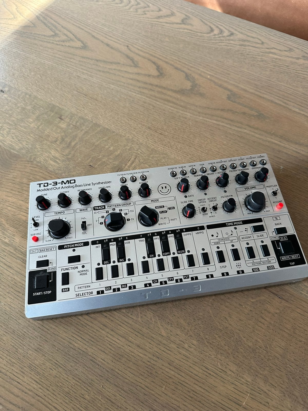 Behringer TD-3-MO Modded Out Analoge Bass Line Synthesizer, Muziek en Instrumenten, Overige merken, Zo goed als nieuw, Met midi-aansluiting