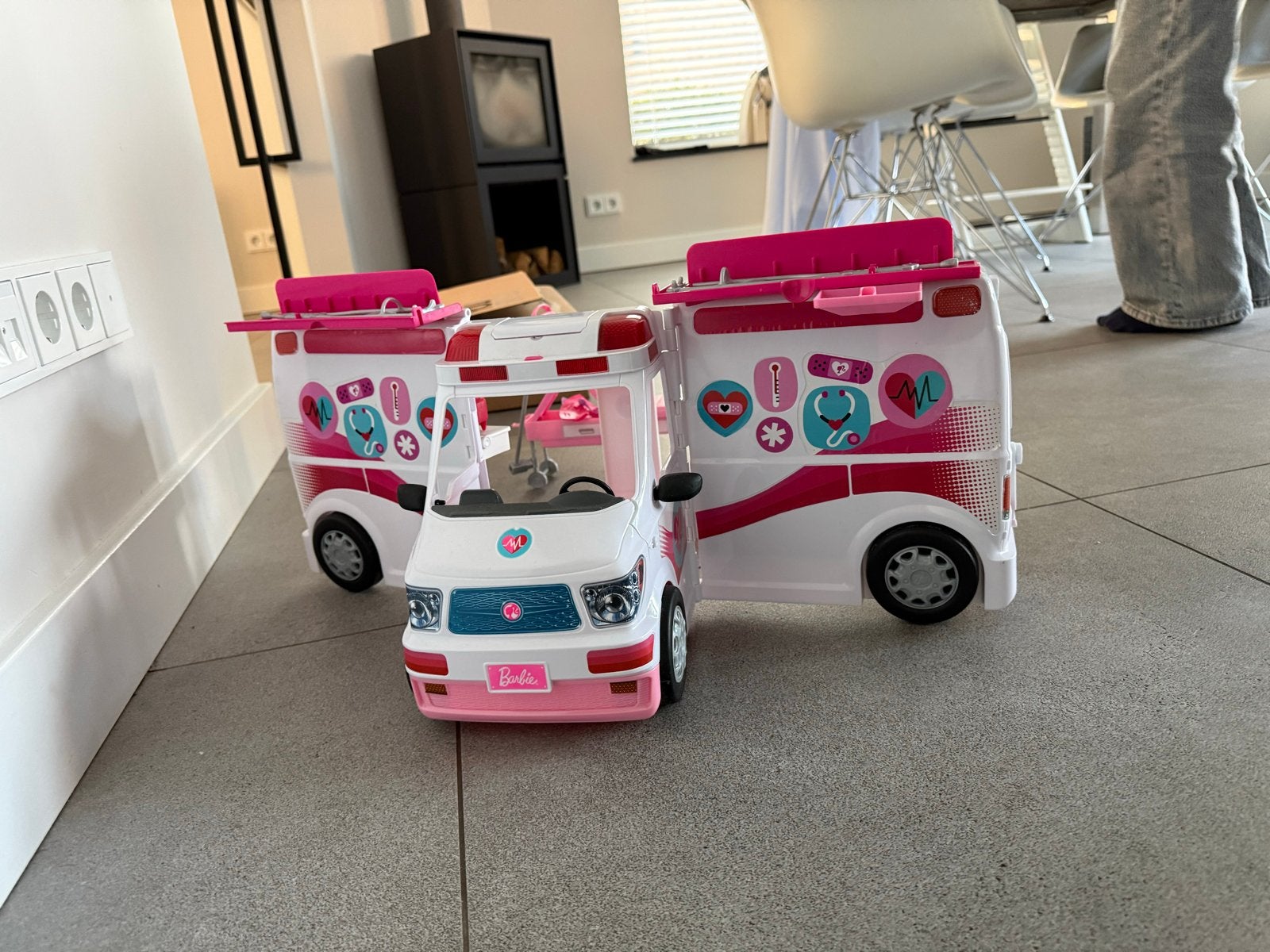 Barbie Ambulance Speelset - Ziekenhuis en Voertuig