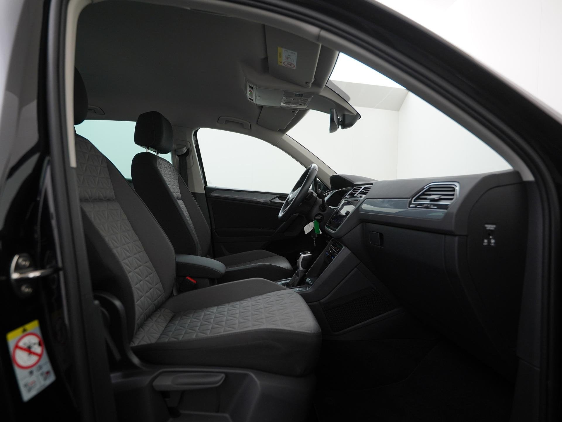 Volkswagen Tiguan 1.4 TSI eHybrid Life | Stoel & Stuurverwar, Stof, 4 cilinders, Zwart, Plug-in hybride