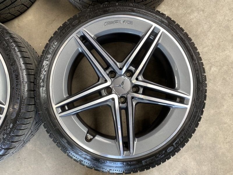 19 inch originele CLA 45 AMG velgen + winterbanden MB CLA45, Auto-onderdelen, 19 inch, Gebruikt, 255 mm, -