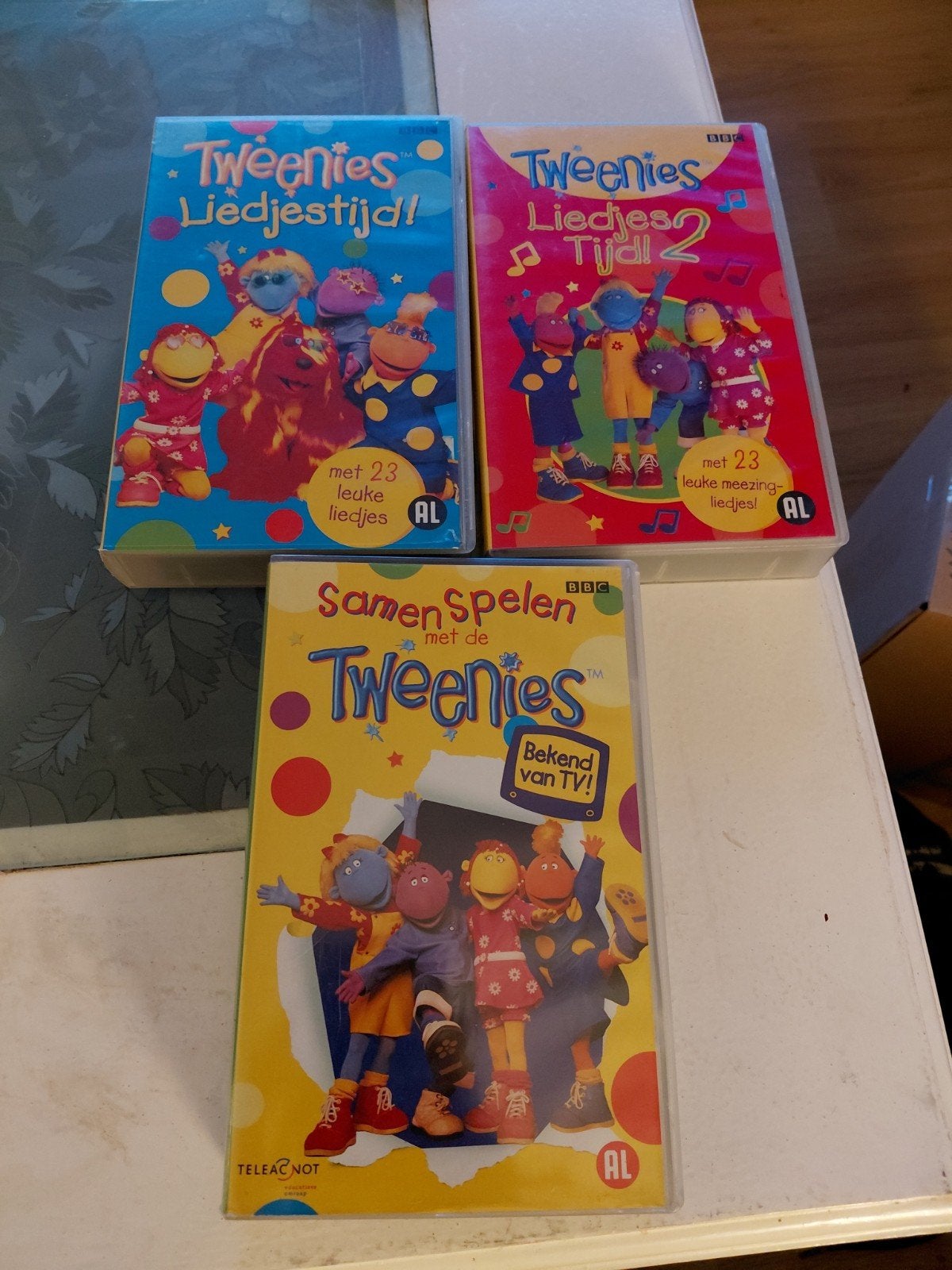 3 videobanden van De Tweenies. BBC., Gebruikt, Alle leeftijden, Ophalen of Verzenden, Poppen of Stop-motion