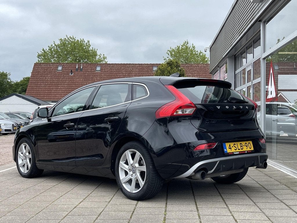 Volvo V40 1.6 T3 R-Design /Volleder/Cruise/Clima/Pano/Camera, Auto's, Volvo, Voorwielaandrijving, Gebruikt, 4 cilinders, Zwart