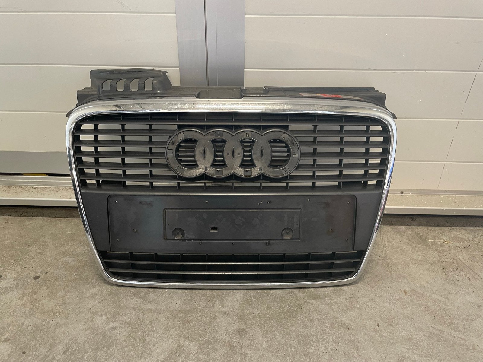 Audi A4 B7 Grill Grille Radiatorgrille Voorbumper, Ophalen, Gebruikt, Voor, Audi