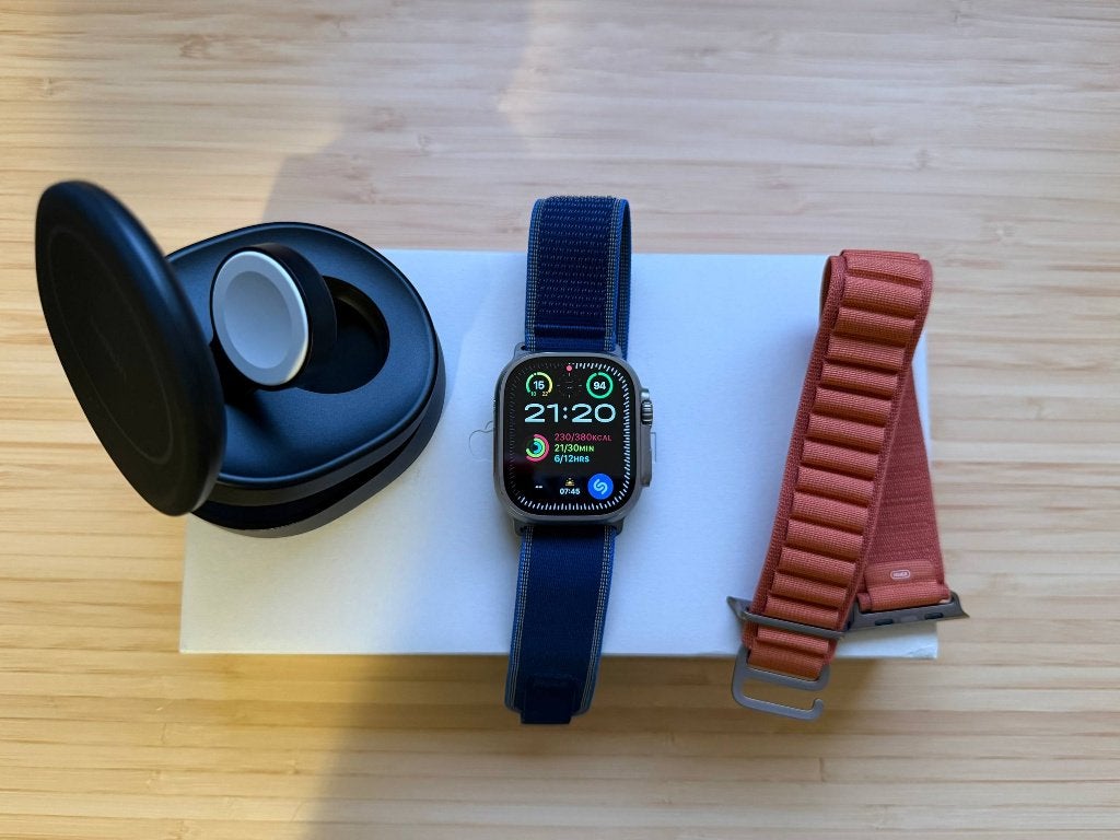 Apple Watch Ultra 3 with two straps & a 3-in-1 charger, Stappen, IOS, Apple Watch Ultra 3, Ophalen of Verzenden