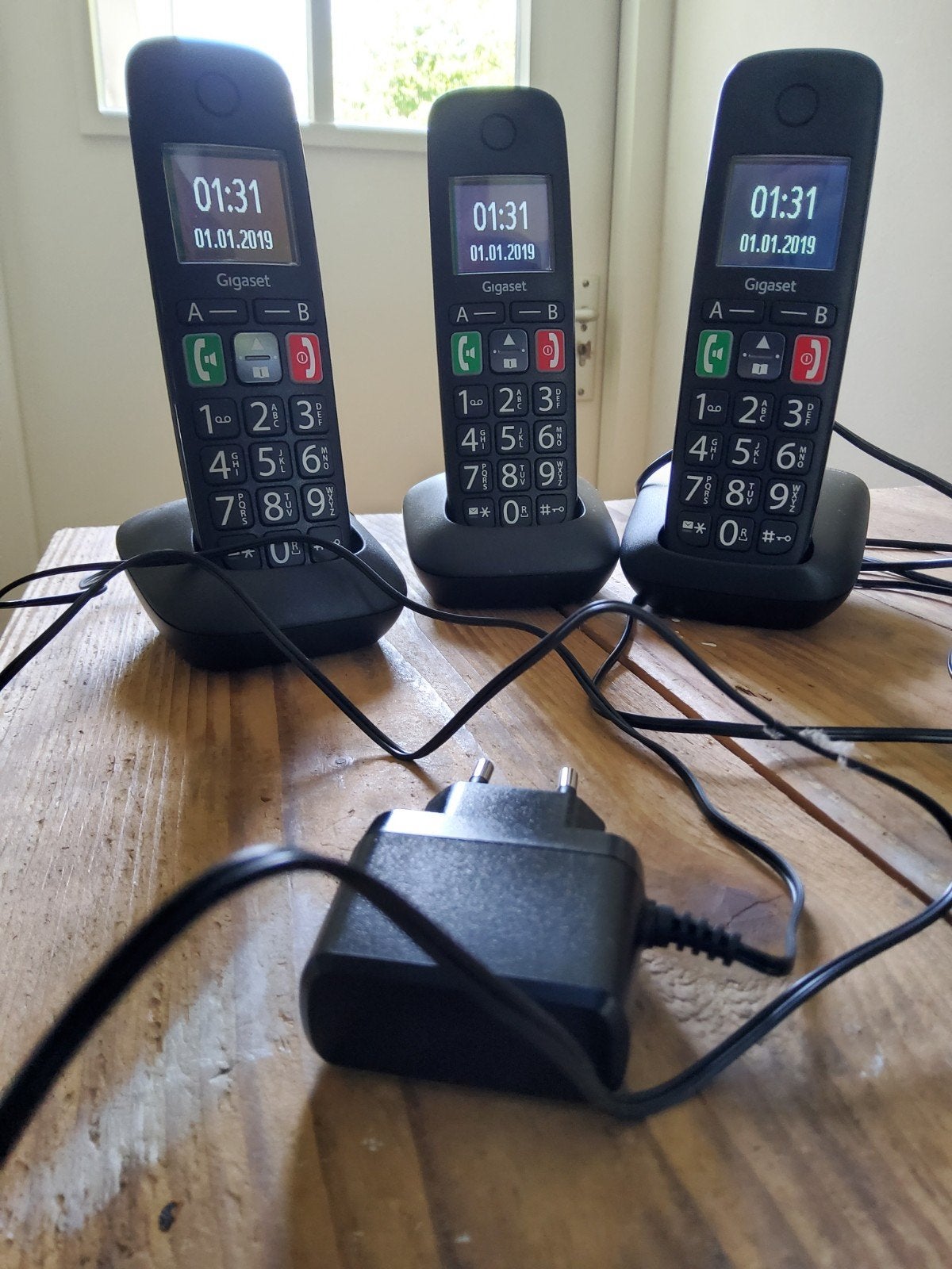 Te koop telefoon (3 handsets) met grote toetsen, Telecommunicatie, Vaste telefoons | Handsets en Draadloos, Ophalen of Verzenden