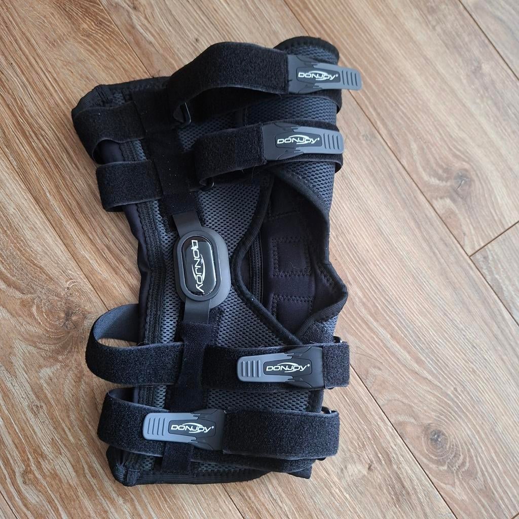 Donjoy Playmaker II kniebrace wrap maat L, Diversen, Braces, Ophalen of Verzenden