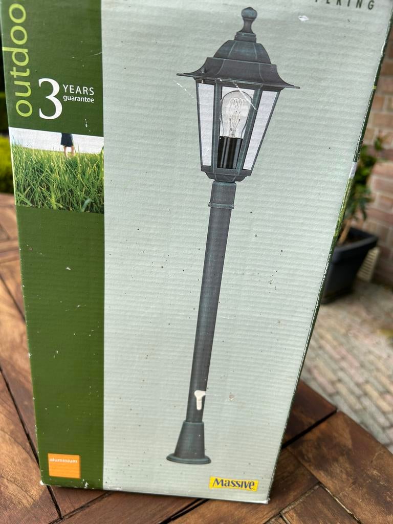 Nieuwe Aluminium tuinlantaarn‼️, Minder dan 50 watt, Staande lamp, Aluminium, Ophalen of Verzenden