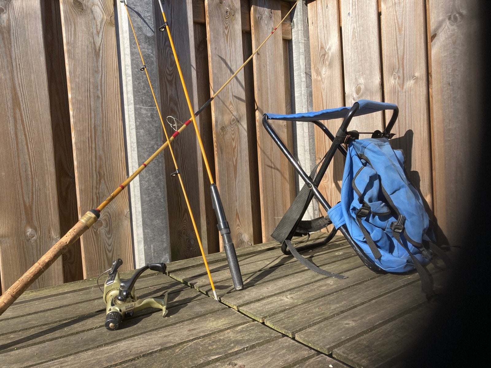 Vishengel met molen, rugzak en krukje - complete set, Watersport en Boten, Hengelsport | Algemeen, Ophalen, Gebruikt, Complete hengel