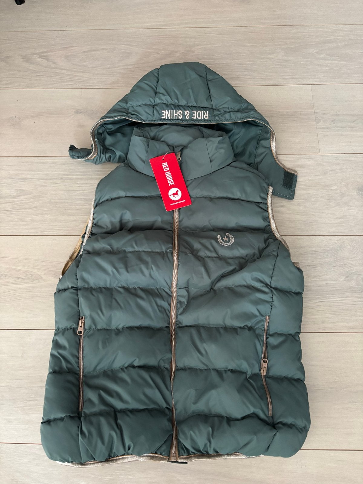 Red Horse bodywarmer met capuchon - Nieuw, Kleding | Dames, Bodywarmers, Ophalen of Verzenden, Nieuw, Maat 38/40 (M), Groen