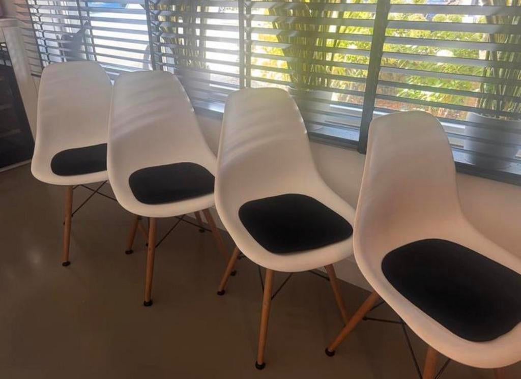 4x Eames look o like stoelen, Hout, Wit, Ophalen of Verzenden, Zo goed als nieuw