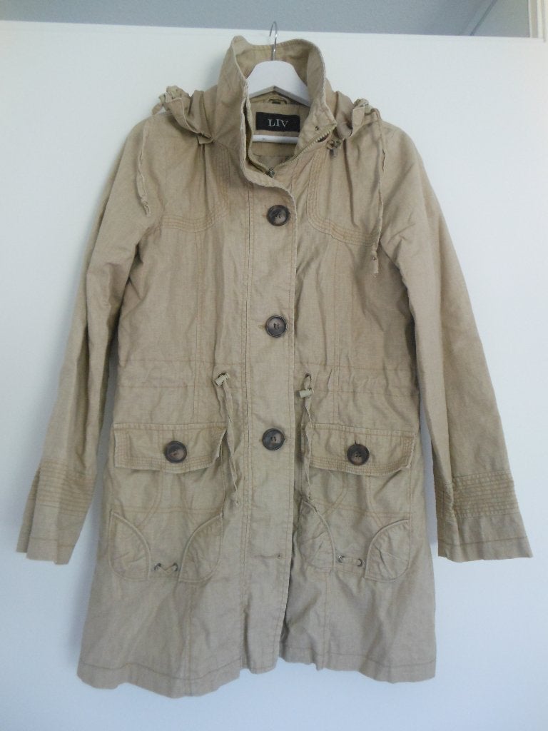 Te koop Jas LIV, Liv, maat 42, linnen, beige, zand, capuchon, Kleding | Dames, Beige, Maat 42/44 (L), Ophalen of Verzenden, Zo goed als nieuw