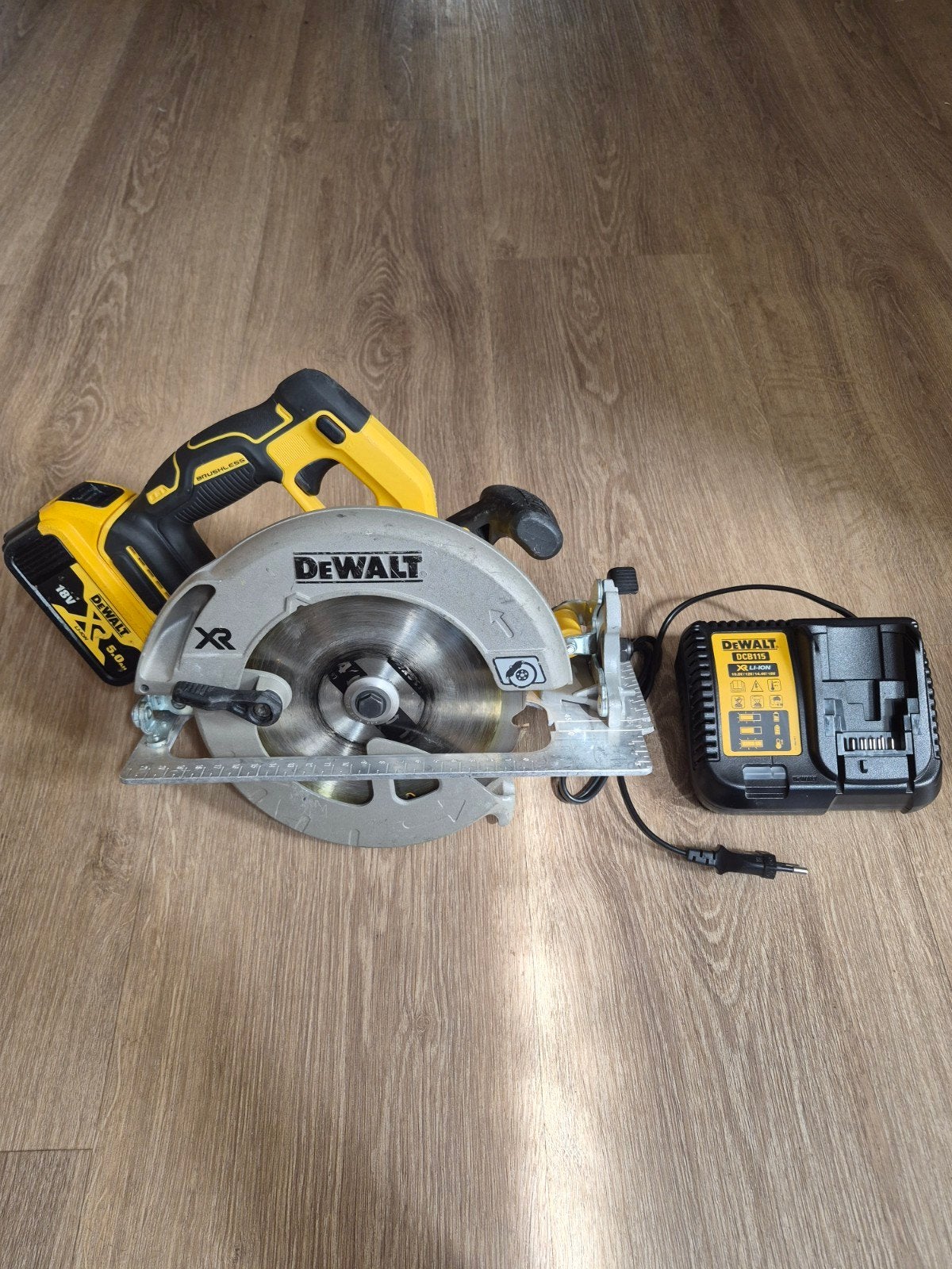 DeWalt DCS570 Cirkelzaag met 5Ah accu en lader, Ophalen of Verzenden