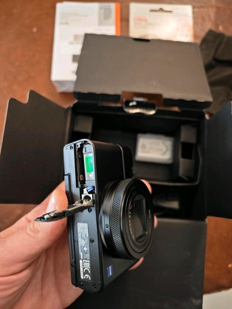 Foto 8 van Sony RX100 VII met accessoires in nieuwstaat
