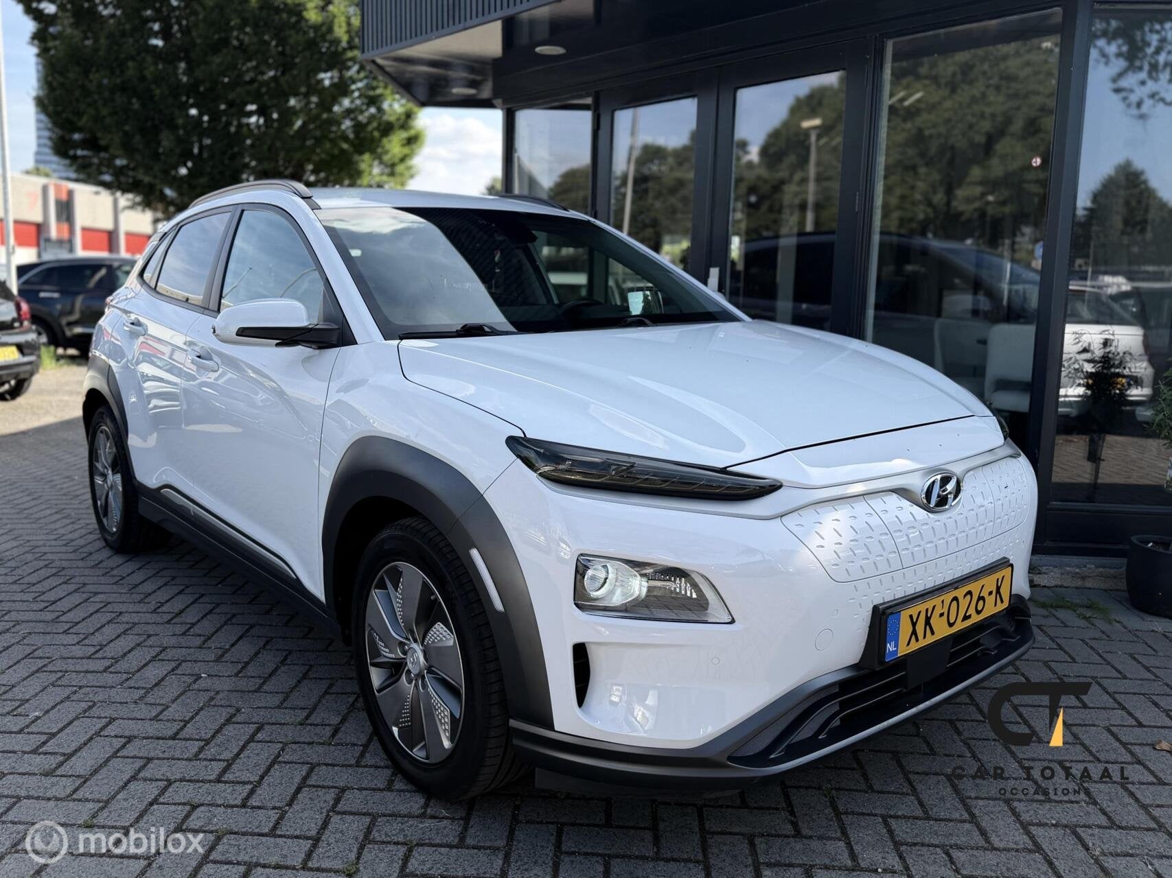 Hyundai Kona EV Fashion 64 kWh|CARPLAY|HEAD-UP|NAP, Auto's, Gebruikt, Wit, Origineel Nederlands, 64 kWh