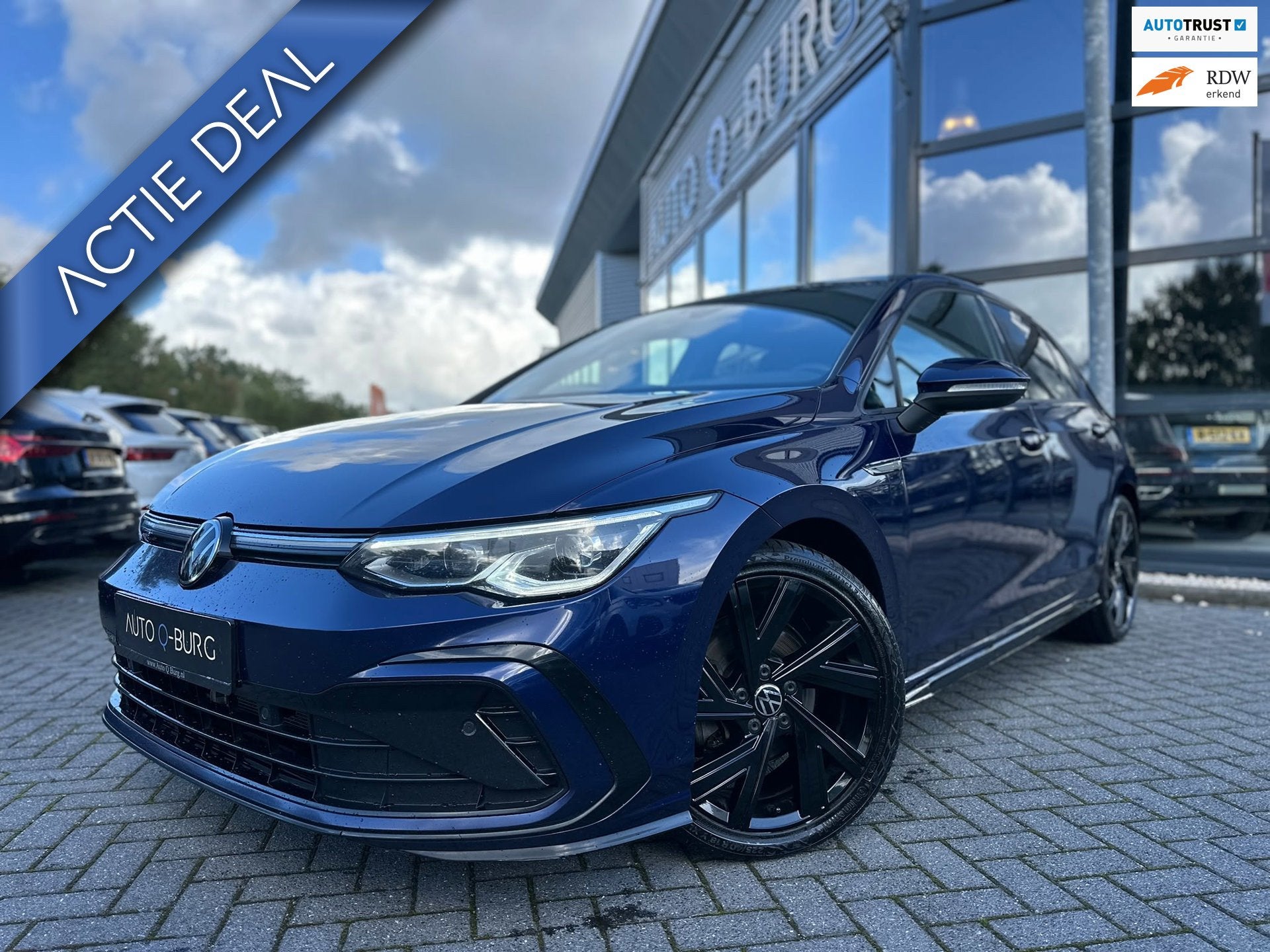 Volkswagen Golf 1.5 eTSI R-Line Business | Automaat | Pano |, Auto's, Dealer onderhouden, 4 cilinders, 150 pk, Blauw