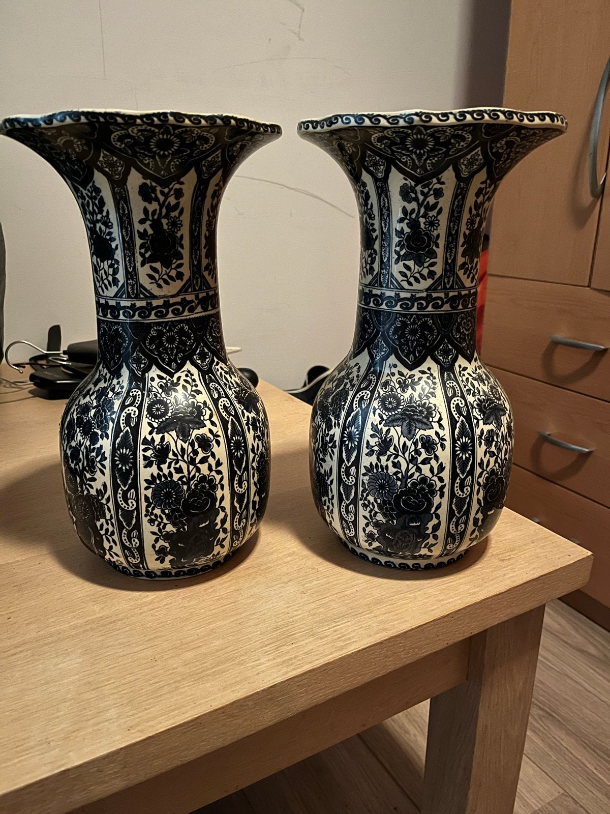 Set van 2 antieke Boch Frères Delfts blauwe vazen, Ophalen