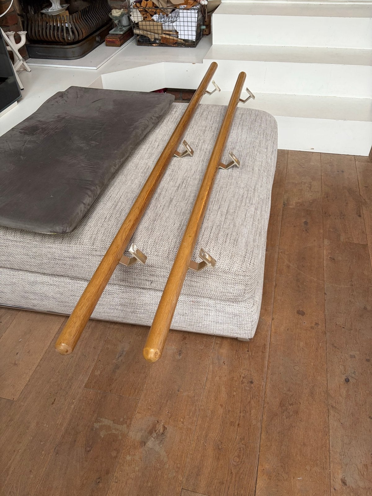 Twee houten trapleuningen Als Nieuw met beugels 160/175, Doe-het-zelf en Verbouw, Ladders en Trappen, Ophalen, Gebruikt, Trap