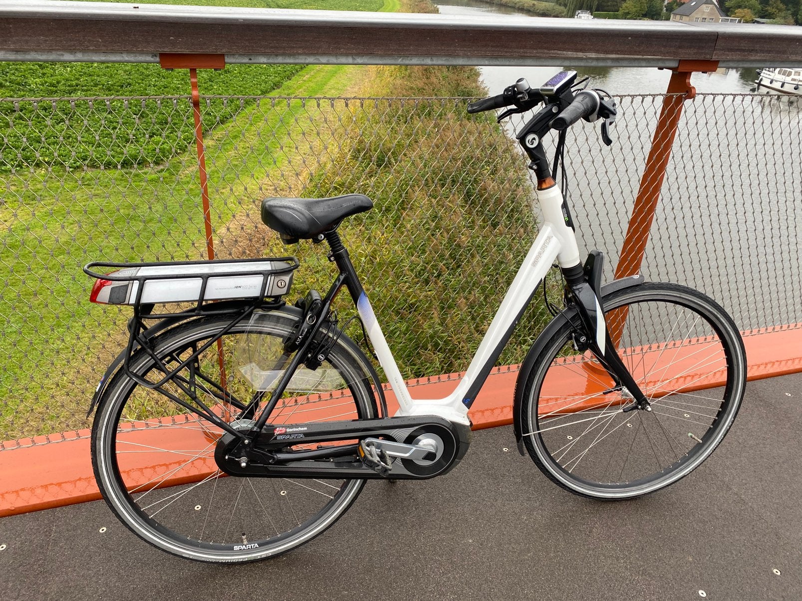 Sparta M8e met middenmotor zrgoede accu alles nagenoeg nieuw, Ophalen, Sparta, Zo goed als nieuw, 50 km per accu of meer