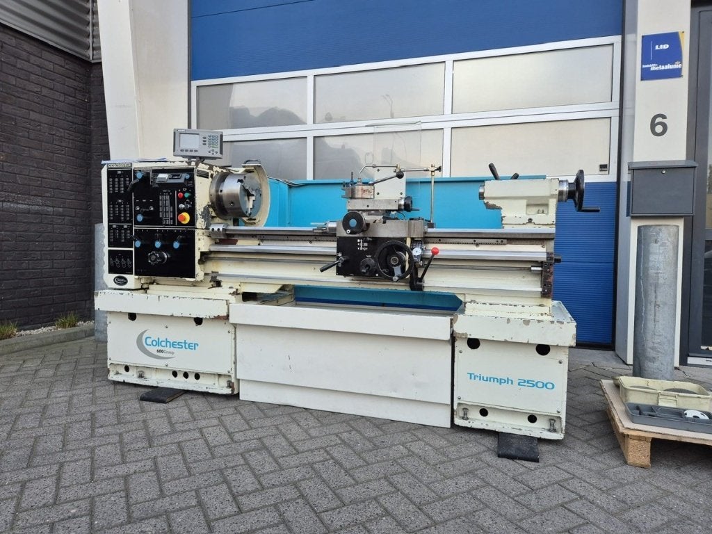 Colchester draaibank TRIUMPH 2500 VS in zeer nette staat, Ophalen of Verzenden, Gebruikt, Metaaldraaibank, 1000 mm of meer