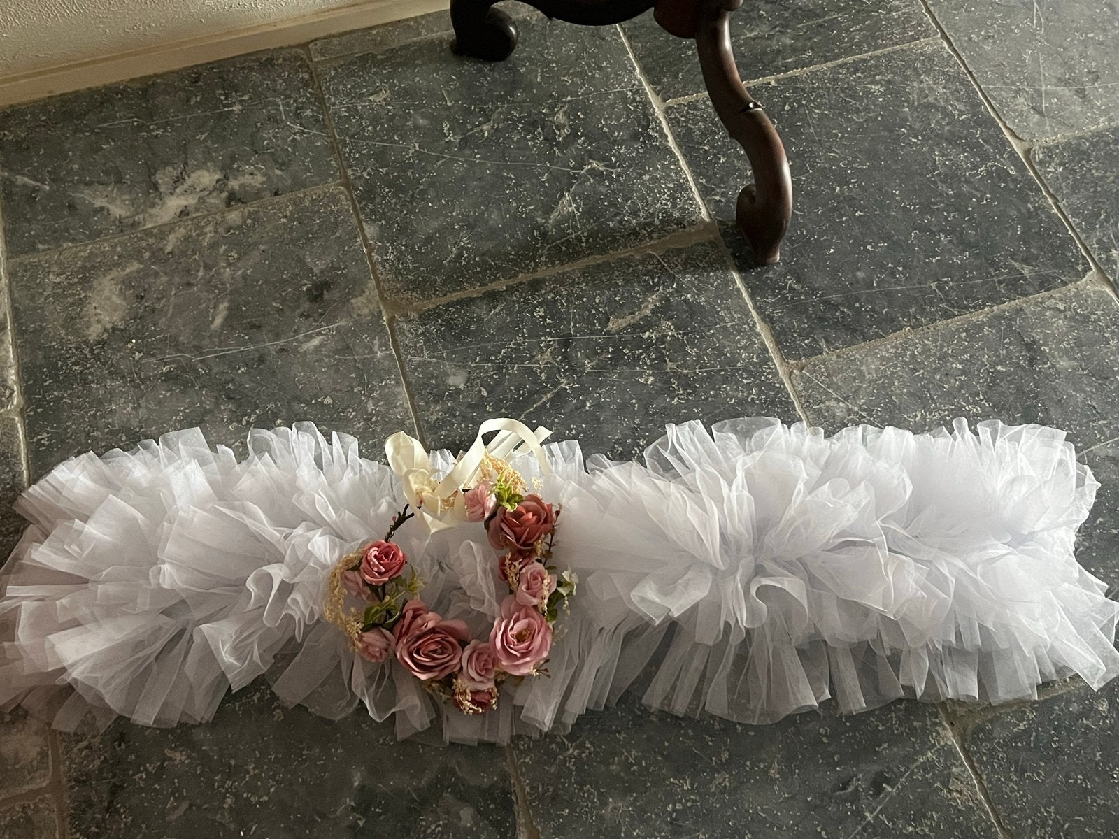 Foto 7 van Witte volle tule stola met schitterend kransje.