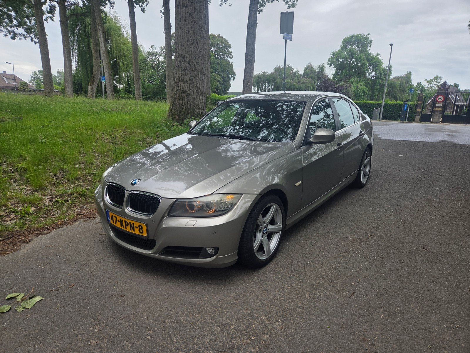 BMW 3-Serie 2.0 I 318 2010 Beige NAP NIEUWE APK PRACHT AUTO, Auto's, Achterwielaandrijving, Parkeersensor, Beige, Handgeschakeld