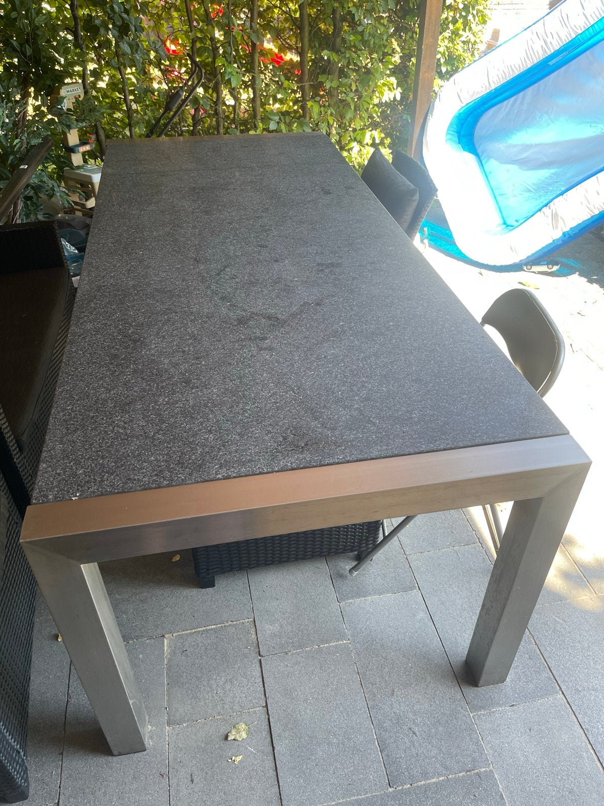 Moderne tuintafel met granieten blad en metalen onderstel, Tuin en Terras, Ophalen, Gebruikt, Rechthoekig, Metaal