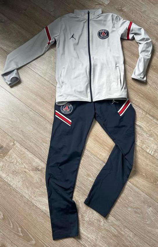 PSG Trainingspak - Grijs/Donkerblauw maat 152 -170, Ophalen of Verzenden, Zo goed als nieuw, Trainingspak