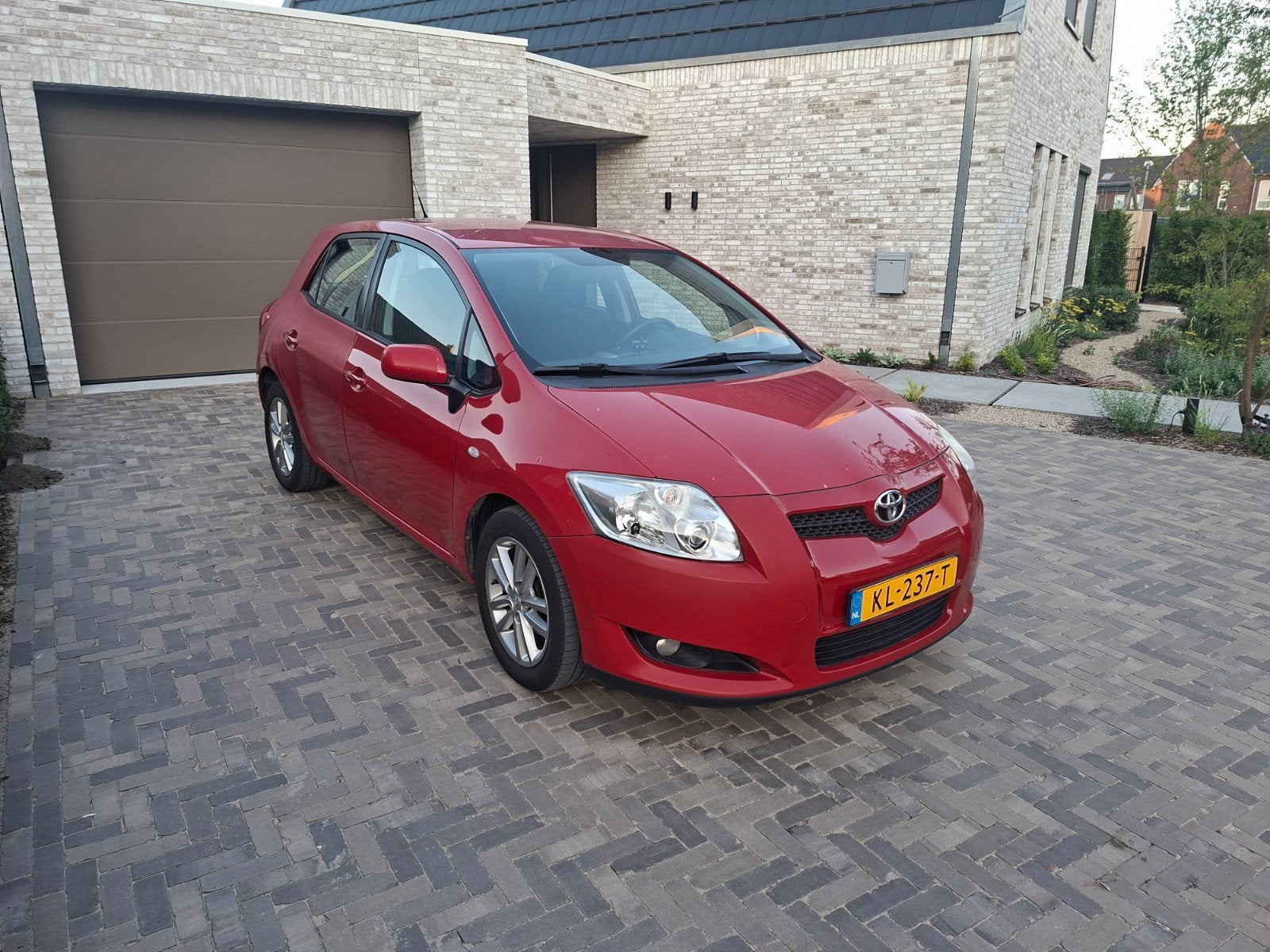 Toyota Auris 1.4 16V Vvt-i 5DR Terra 2008 Rood, Auto's, Voorwielaandrijving, 450 kg, 4 cilinders, 14 km/l