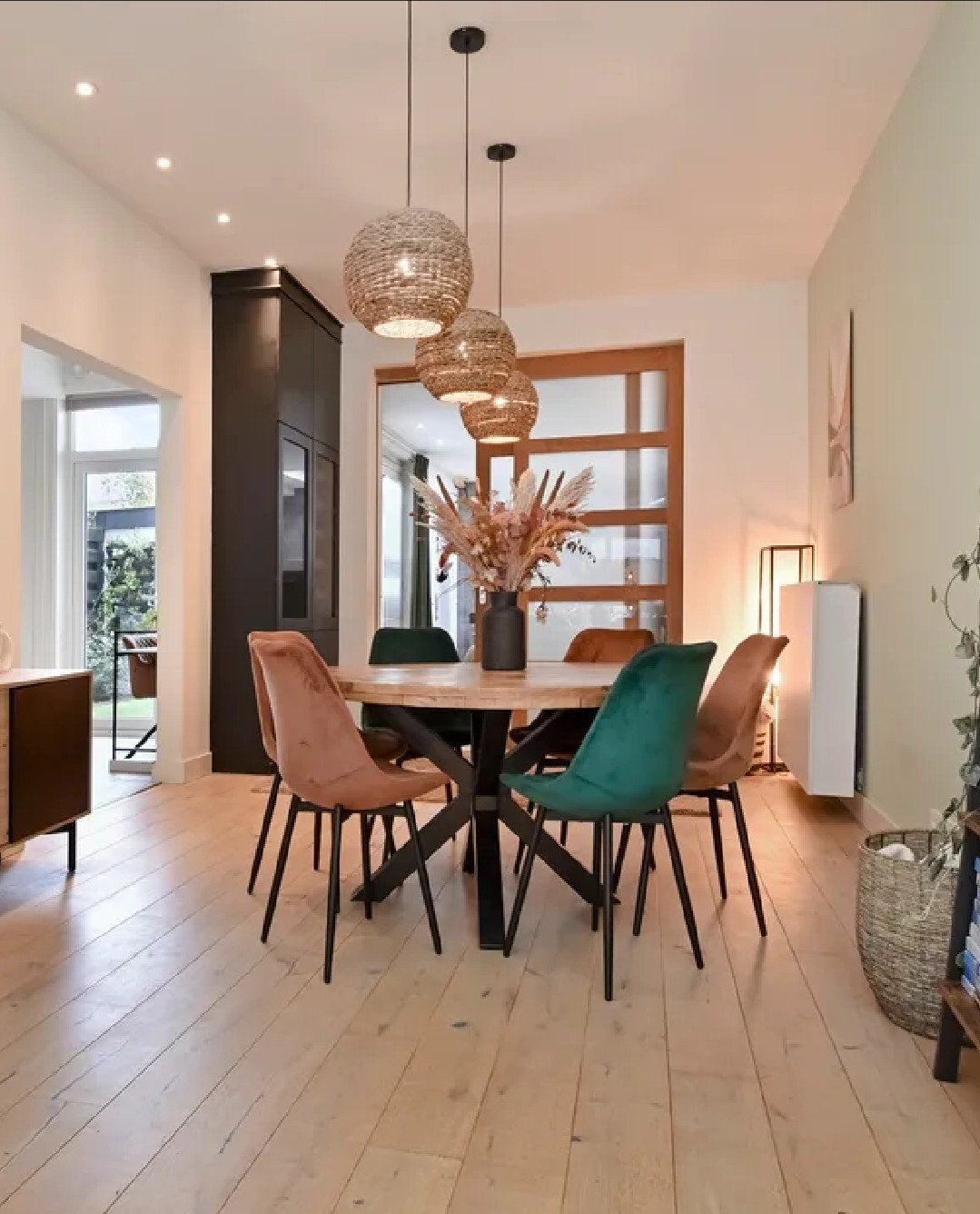 Mangohouten eettafel met 6 stoelen (fluweel), Huis en Inrichting, Tafels | Eettafels, Ophalen, Overige materialen, Rond, Industrieel, Modern