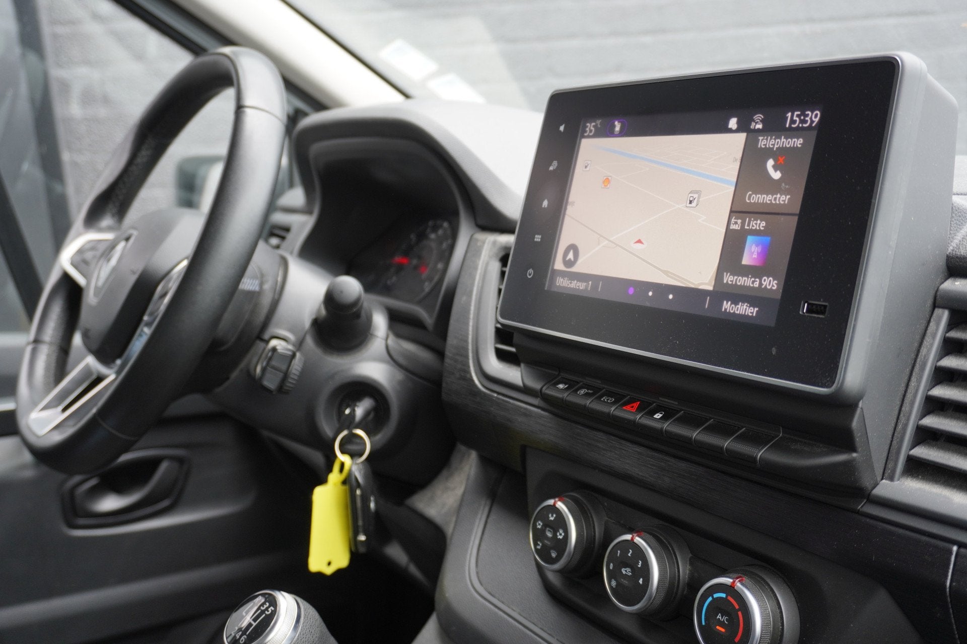 Renault Trafic 2.0 Blue dCi 130PK EURO 6 - Airco - Navi - Cr, Voorwielaandrijving, Gebruikt, Zwart, 4 cilinders