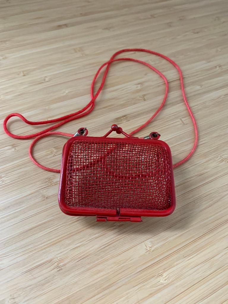 Vintage metalen beursje rood met koordje, Overige merken, Gebruikt, Ophalen of Verzenden, Met knipsluiting