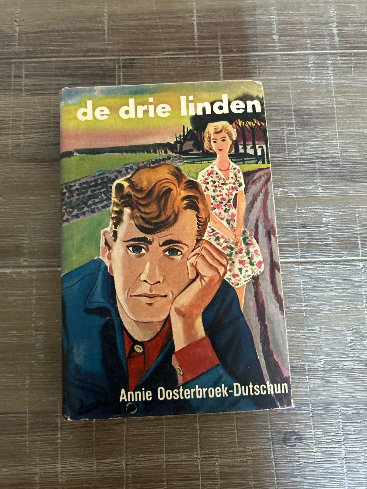 De Drie Linden - Annie Oosterbroek-Dutschun (Boek), Ophalen of Verzenden, Gelezen, Nederland