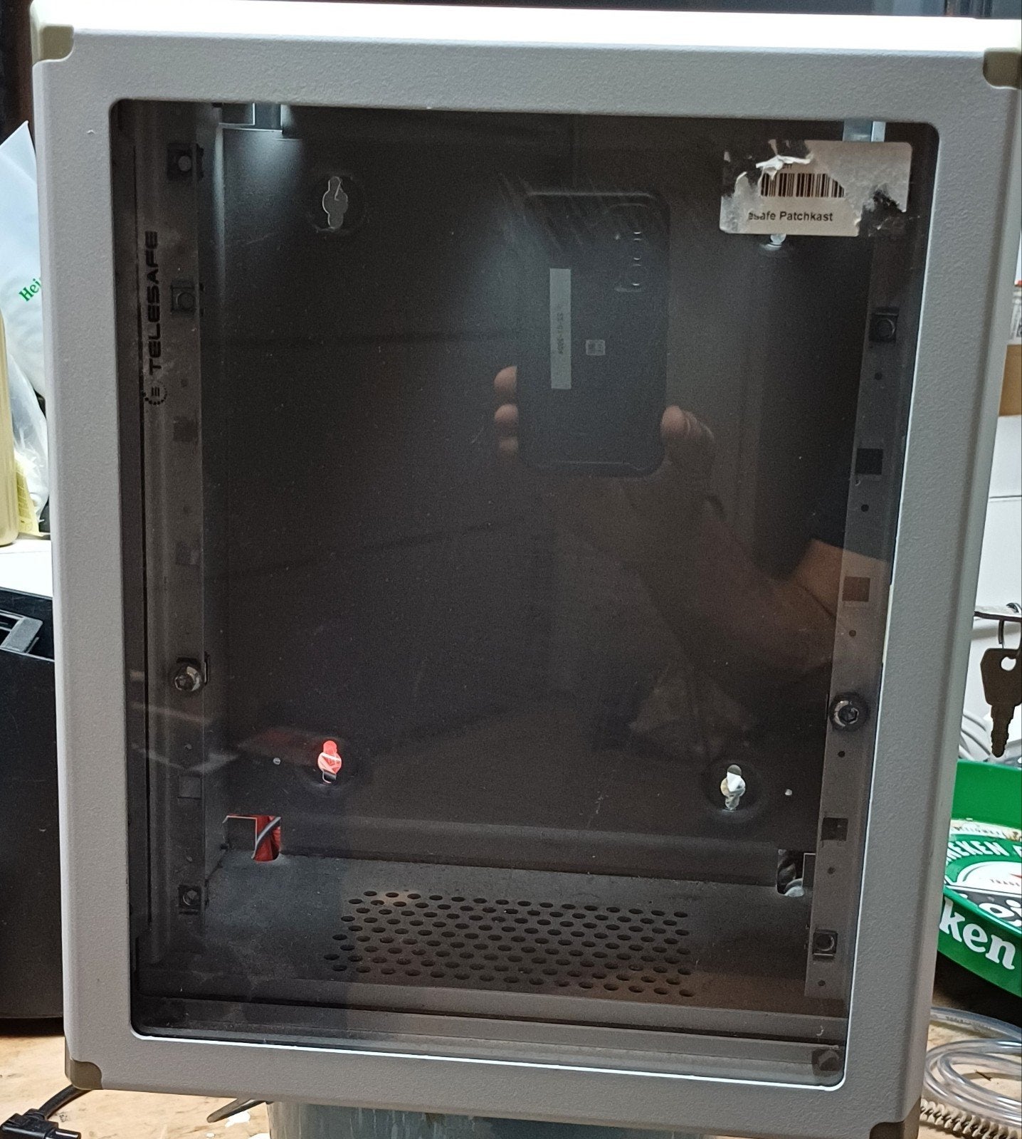 Telesafe Patchkast 29x35x24cm met sleutel, Computers en Software, Ophalen of Verzenden, Gebruikt, Glas, Plaatstaal