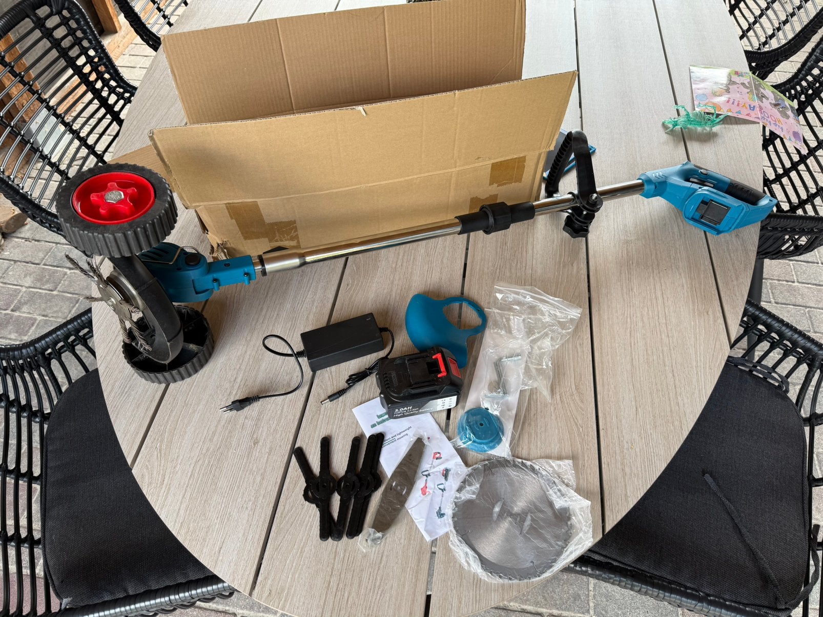 Nette trimmer met accu en oplader, Ophalen, Zo goed als nieuw, Accu