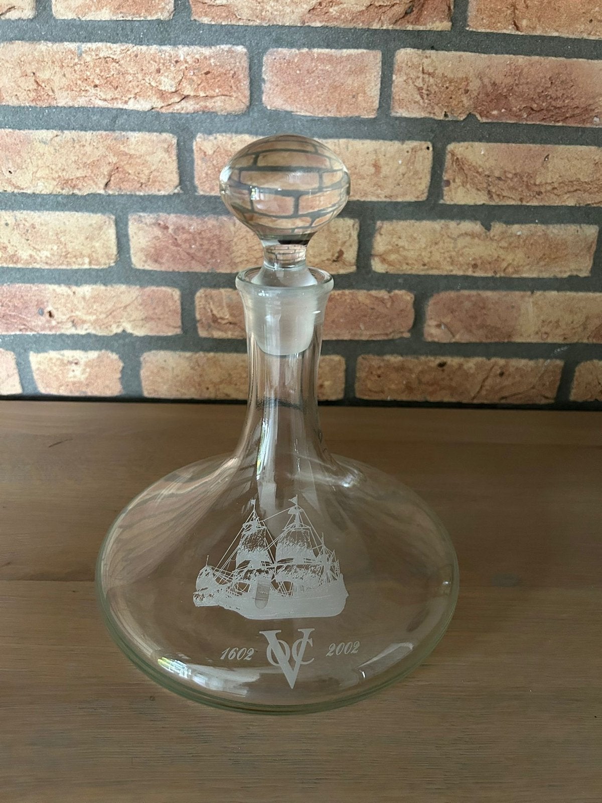 VOC Karaf met gravering - 1602-2002 Jubileum, Antiek en Kunst, Ophalen of Verzenden