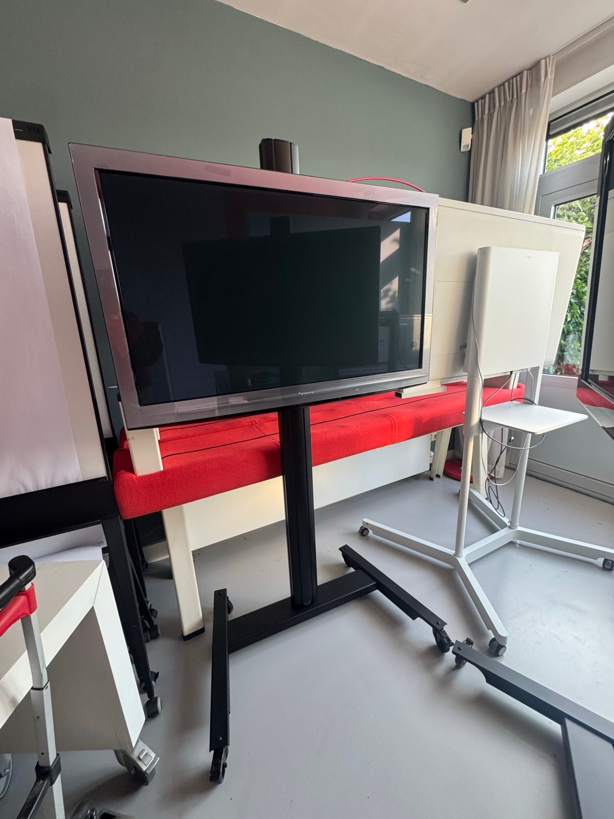 2x Panasonic 55 inch schermen op professioneel statief, Ophalen, Gebruikt, Panasonic, 50 Hz