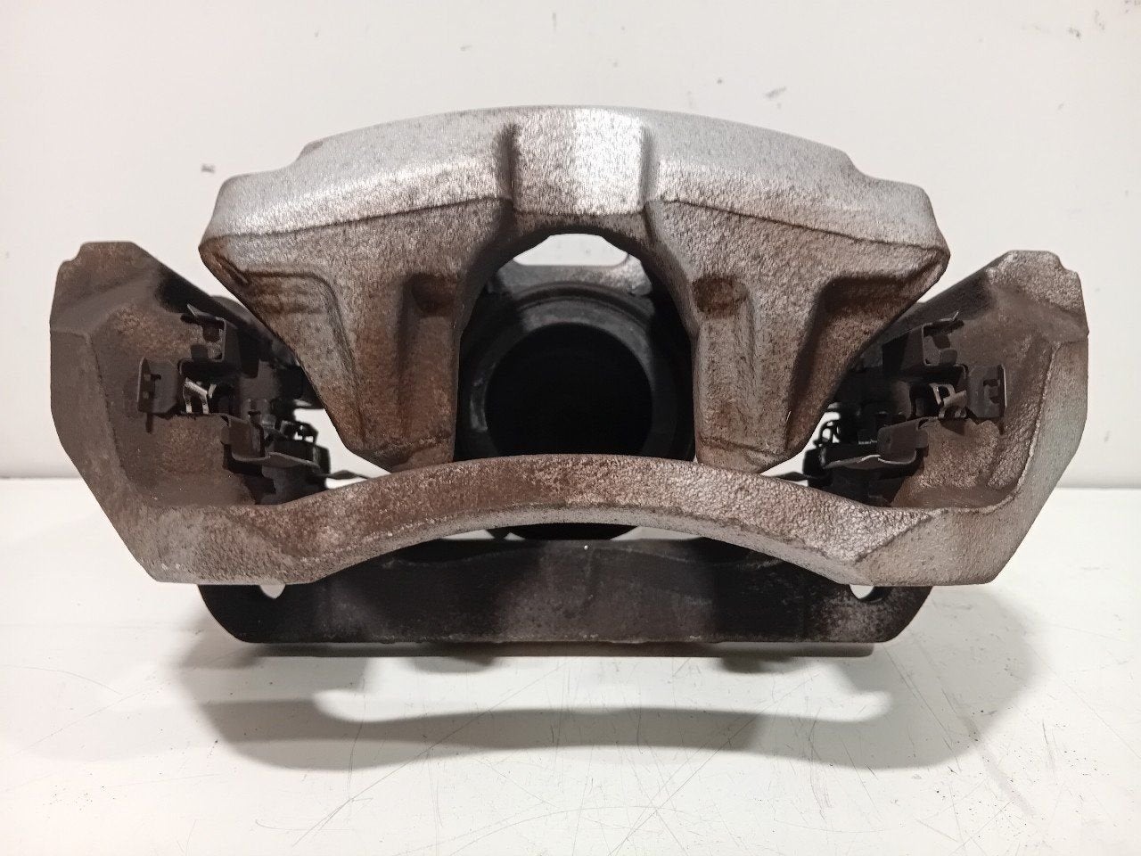 Remklauw links voor Opel Grandland, Onderdelen@venauto.nl, Van der Ven Autorecycling B.V., Gebruikt, Ettenseweg 76, 4706 PB Roosendaal, The Netherlands
