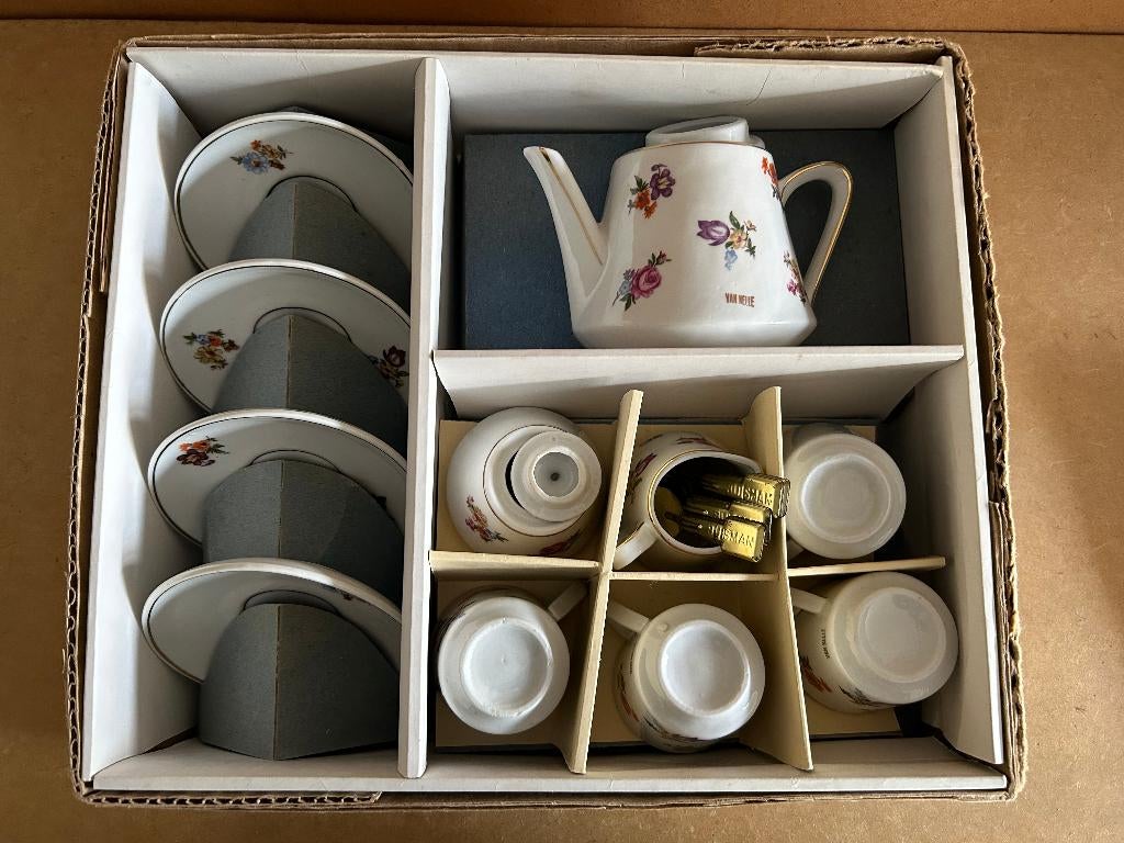 Kinderservies koffie/thee servies porselein van nelle, Ophalen