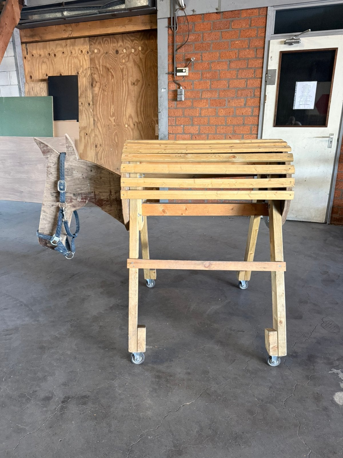 Houten speelpaard, Ophalen, Zo goed als nieuw, Rij- of Hobbelspeelgoed