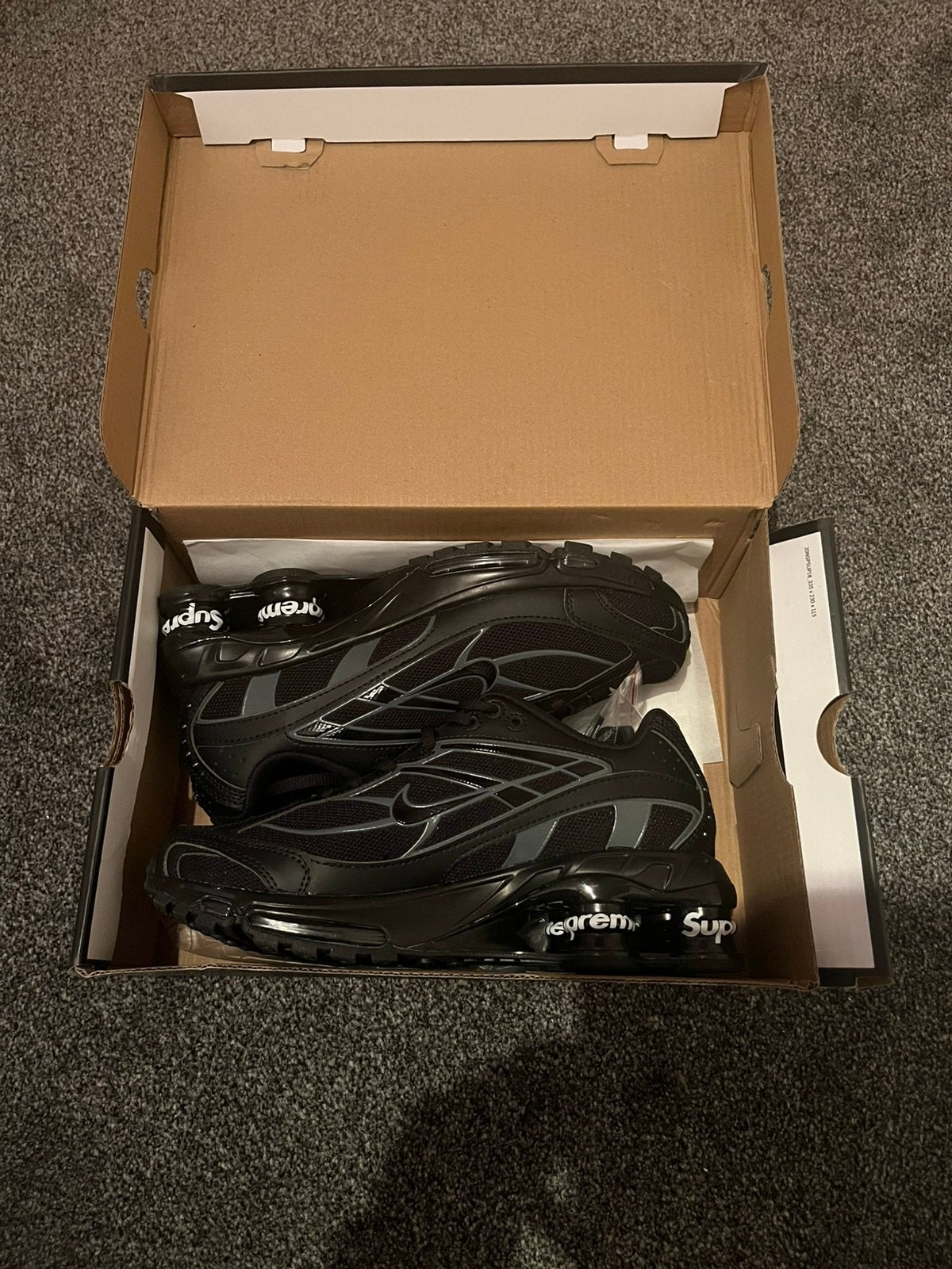 Nike shox x supreme zwart, Zwart, Nieuw, Ophalen of Verzenden, Sneakers of Gympen
