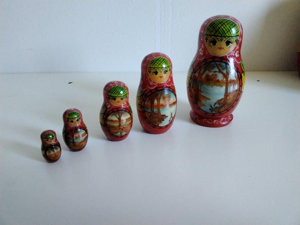 Set van 5 Matroesjka poppen - Russisch handwerk, Ophalen of Verzenden, Zo goed als nieuw