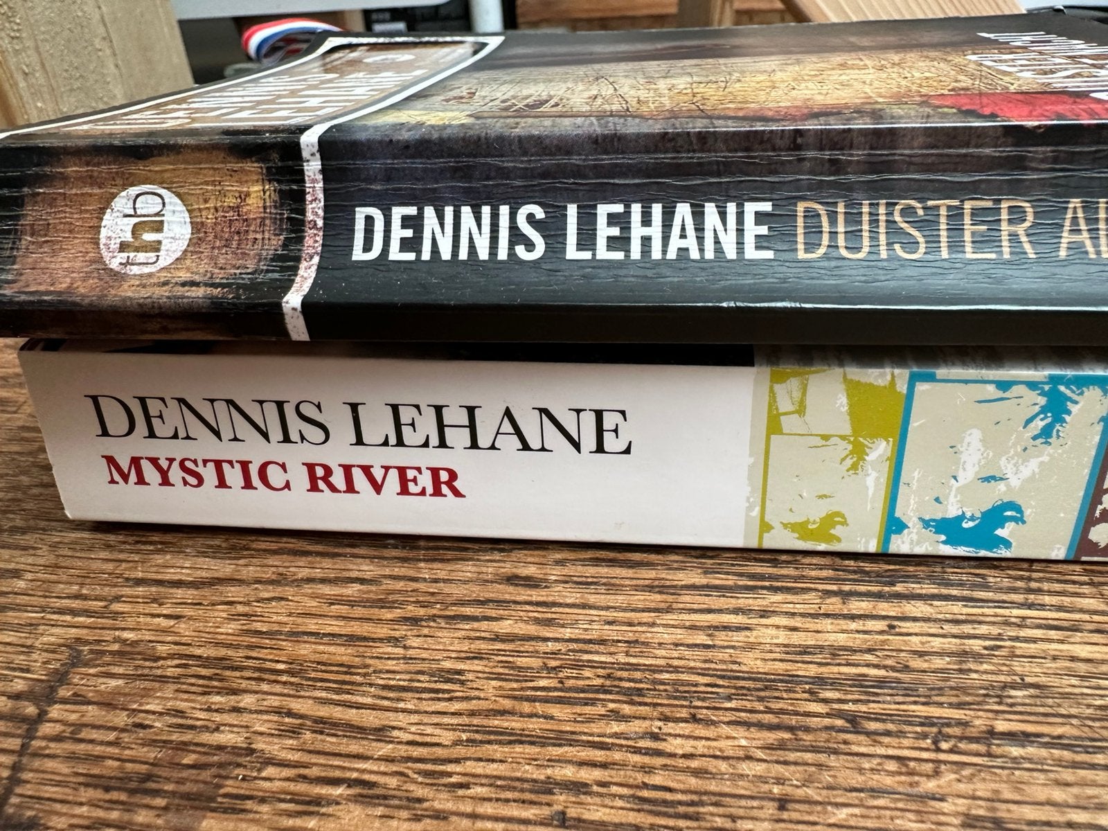 Dennis Lehane: 2 titels, Ophalen of Verzenden, Zo goed als nieuw