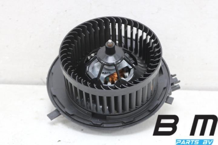 Aanjager VW Golf 8 5WB819021A, Gebruikt